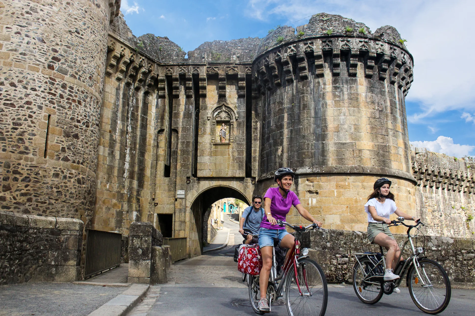 À Fougères avec mon vélo